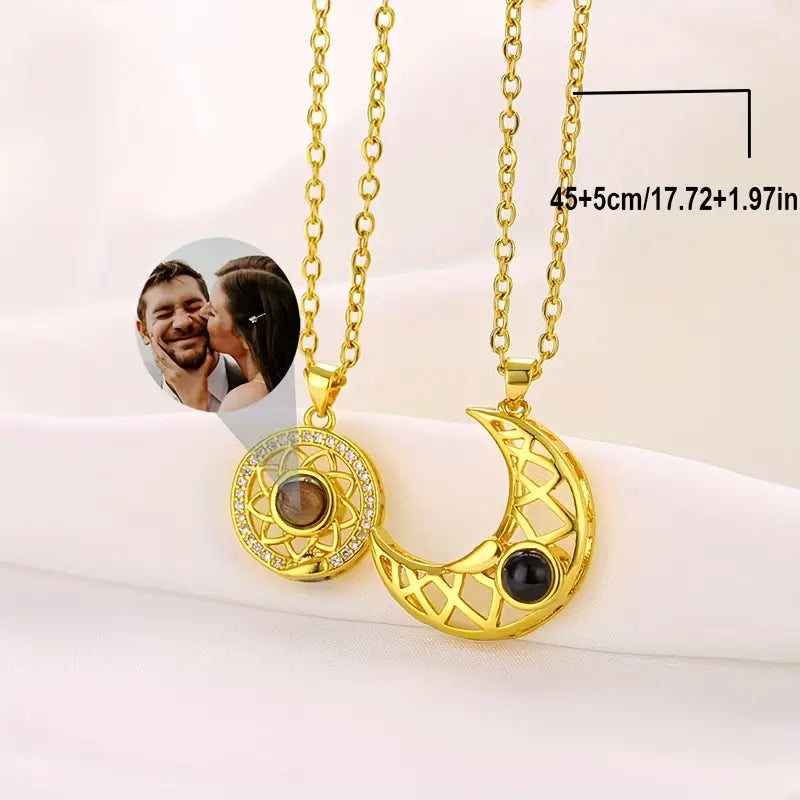 Collar amor infinito | Luna y Sol unidos con proyección de Te Amo en 100 idiomas